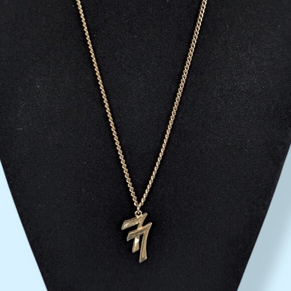 V. Avon Lucky 77 Pendant Necklace - Picture 1 of 6